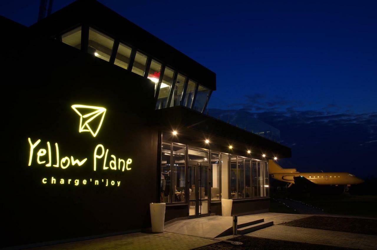 Yellow Plane Yurov エクステリア 写真